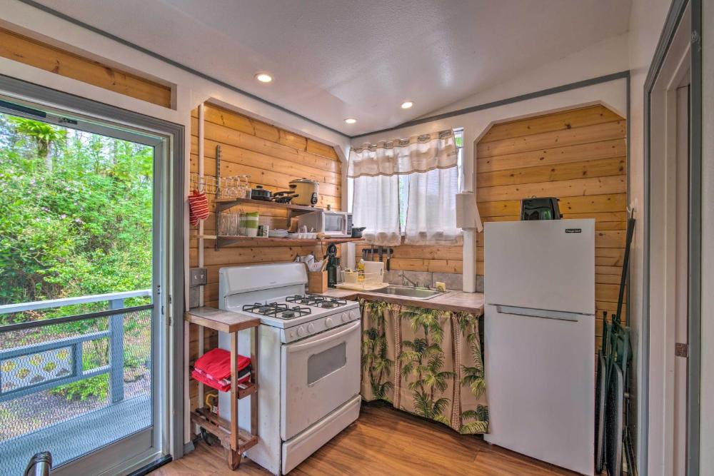 Cozy Pahoa Hideaway Near Black-Sand Beaches!